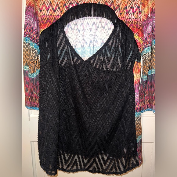 Ivy Jane backless multi colored pattern top - Picture 2 of 6